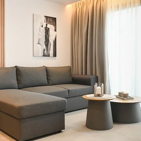 Mgk Complex With Private Pool Ligaria,made *