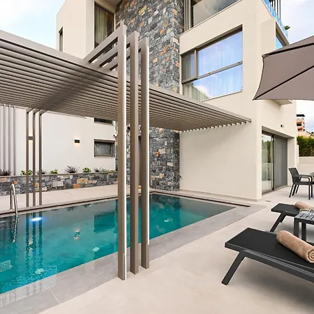 Mgk Complex With Private Pool Ligaria,made