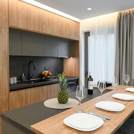 Mgk Complex With Private Pool Ligaria,made *